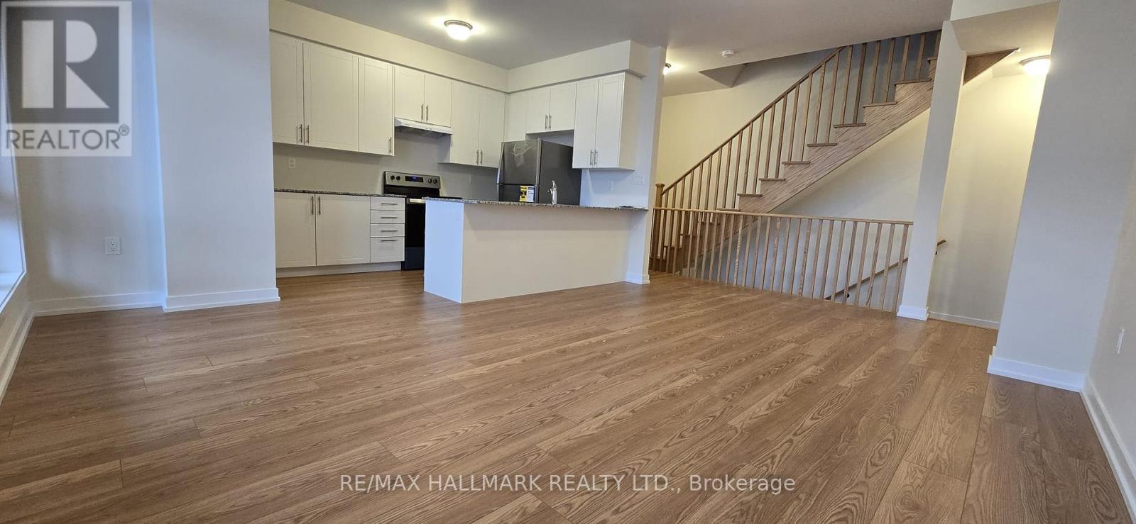 Photo 1 of 10 — 12 DANDARA GATE, Vaughan (Steeles West Industrial), ON L4L1V8
