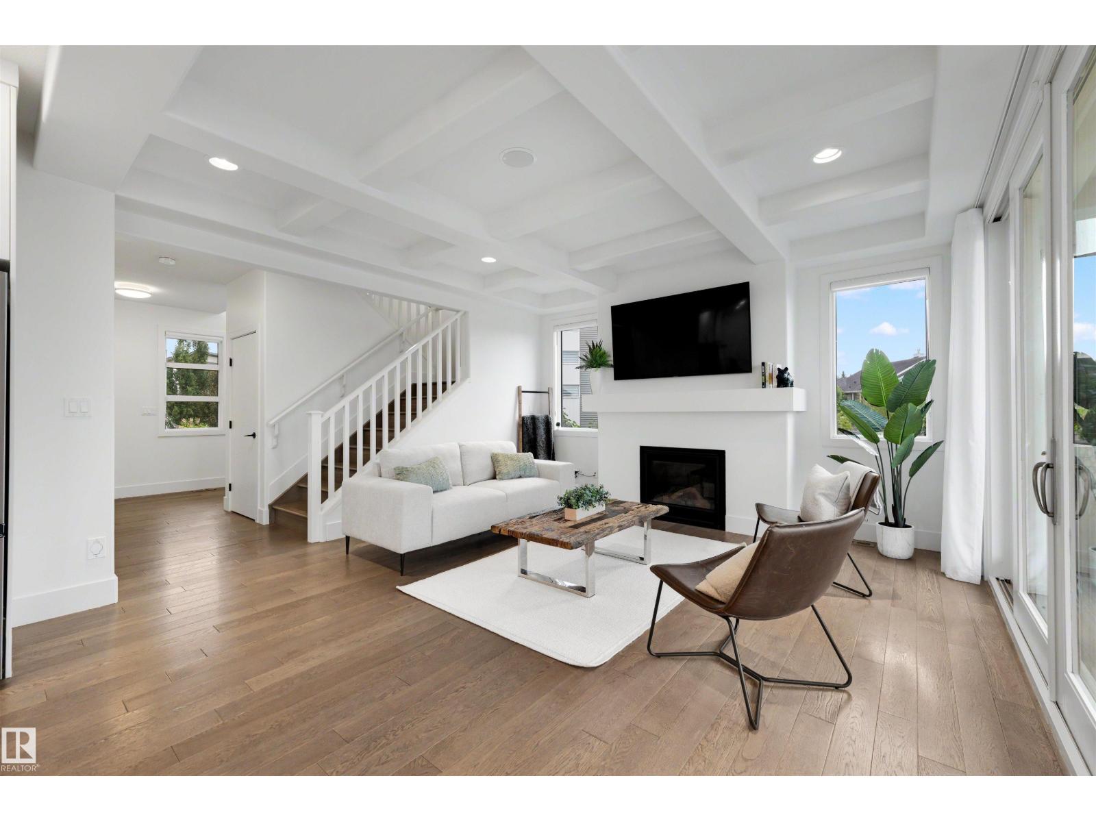 19 LAPIERRE PL