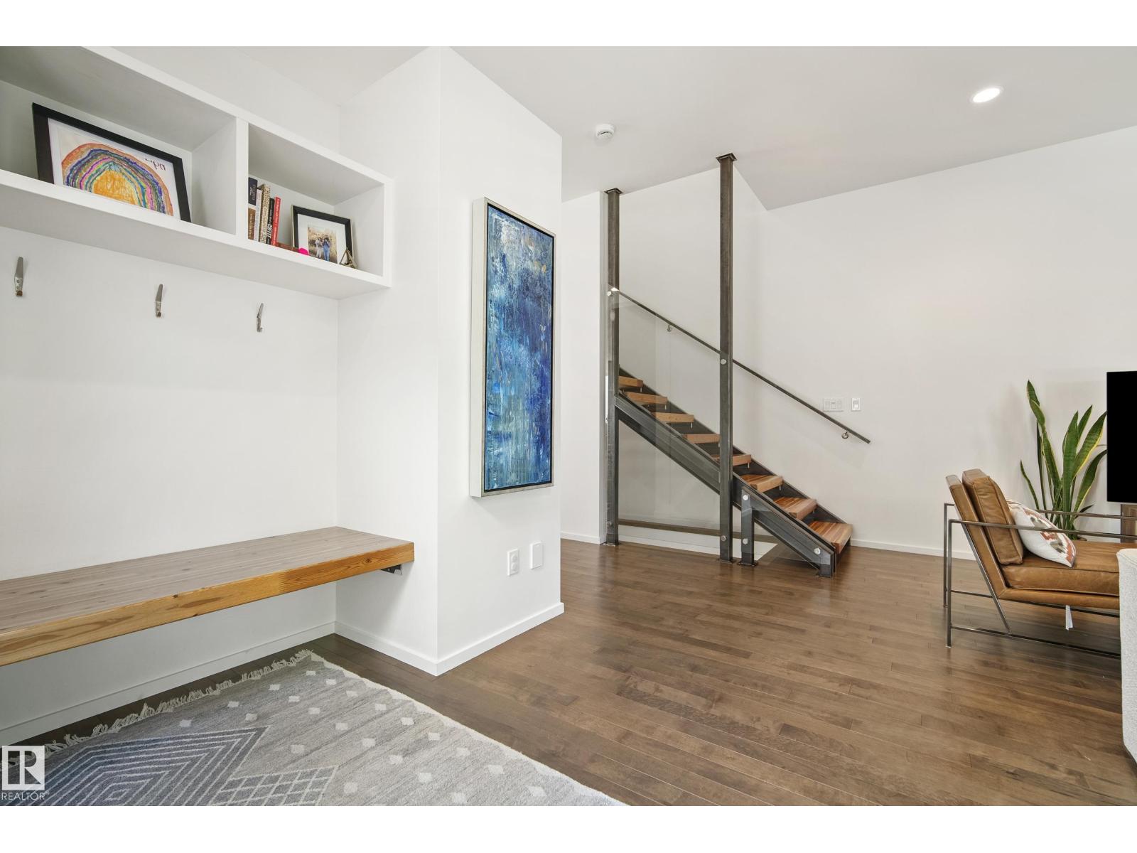 8751 83 AV NW