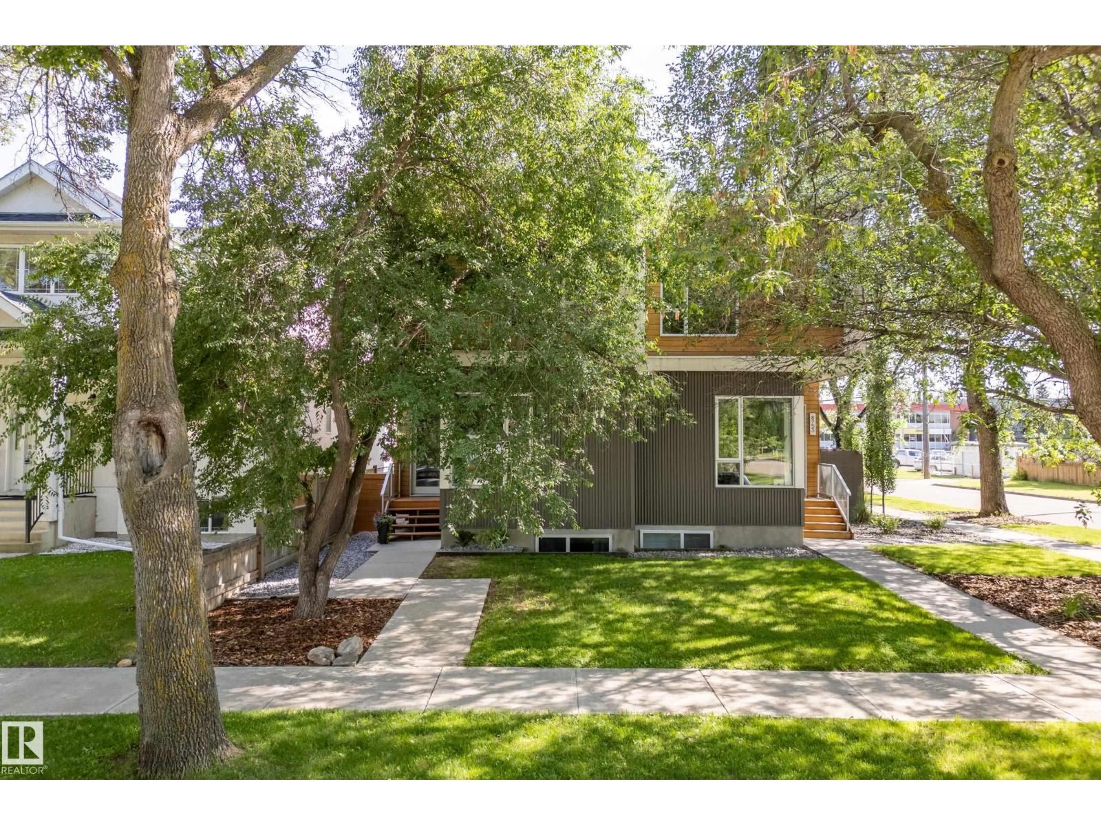 8751 83 AV NW