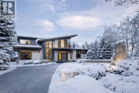 1540 WATERSEDGE Road Mississauga ON L5J1A4