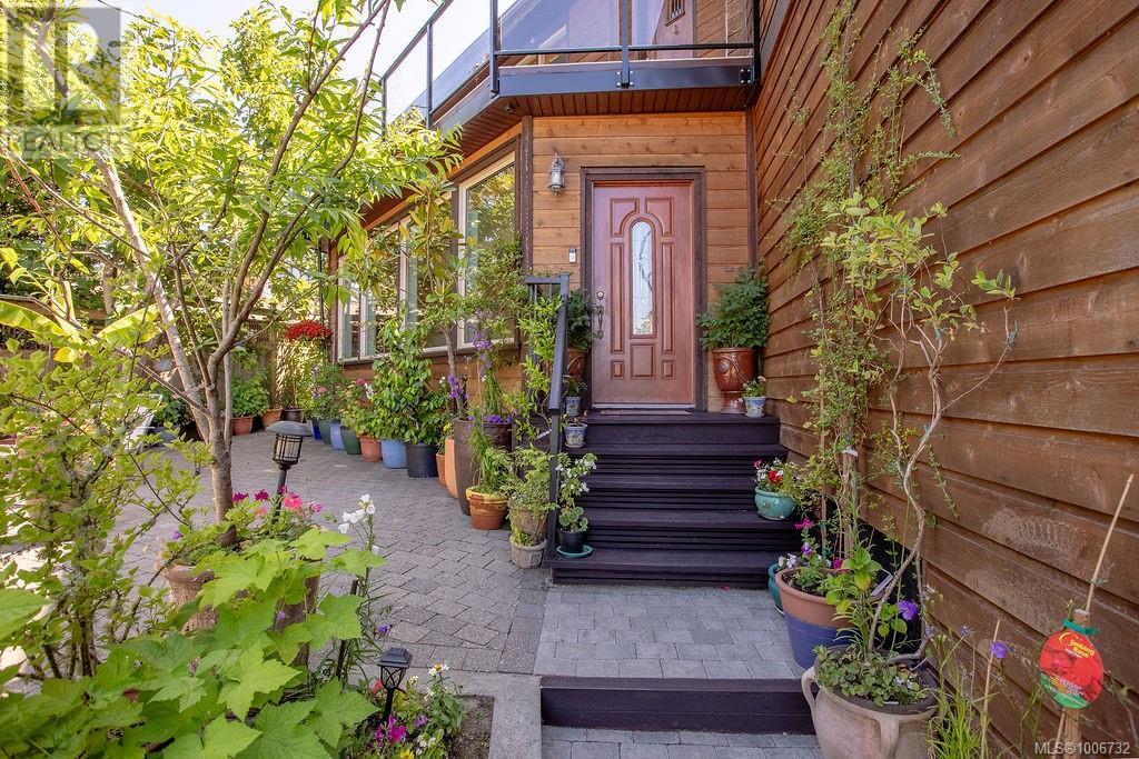 4572 Cordova Bay Rd