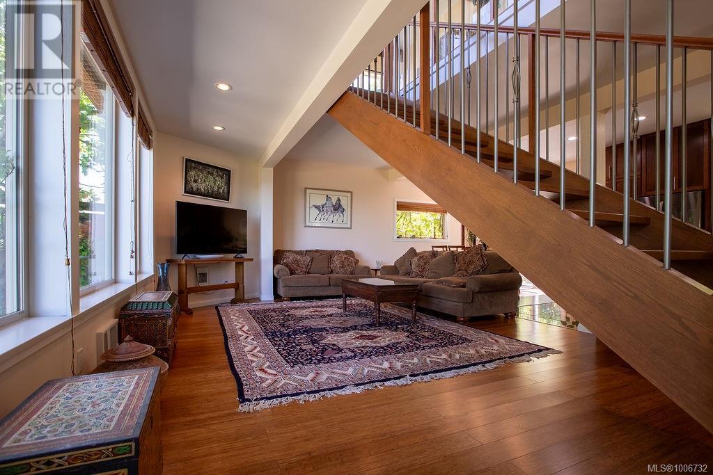 4572 Cordova Bay Rd