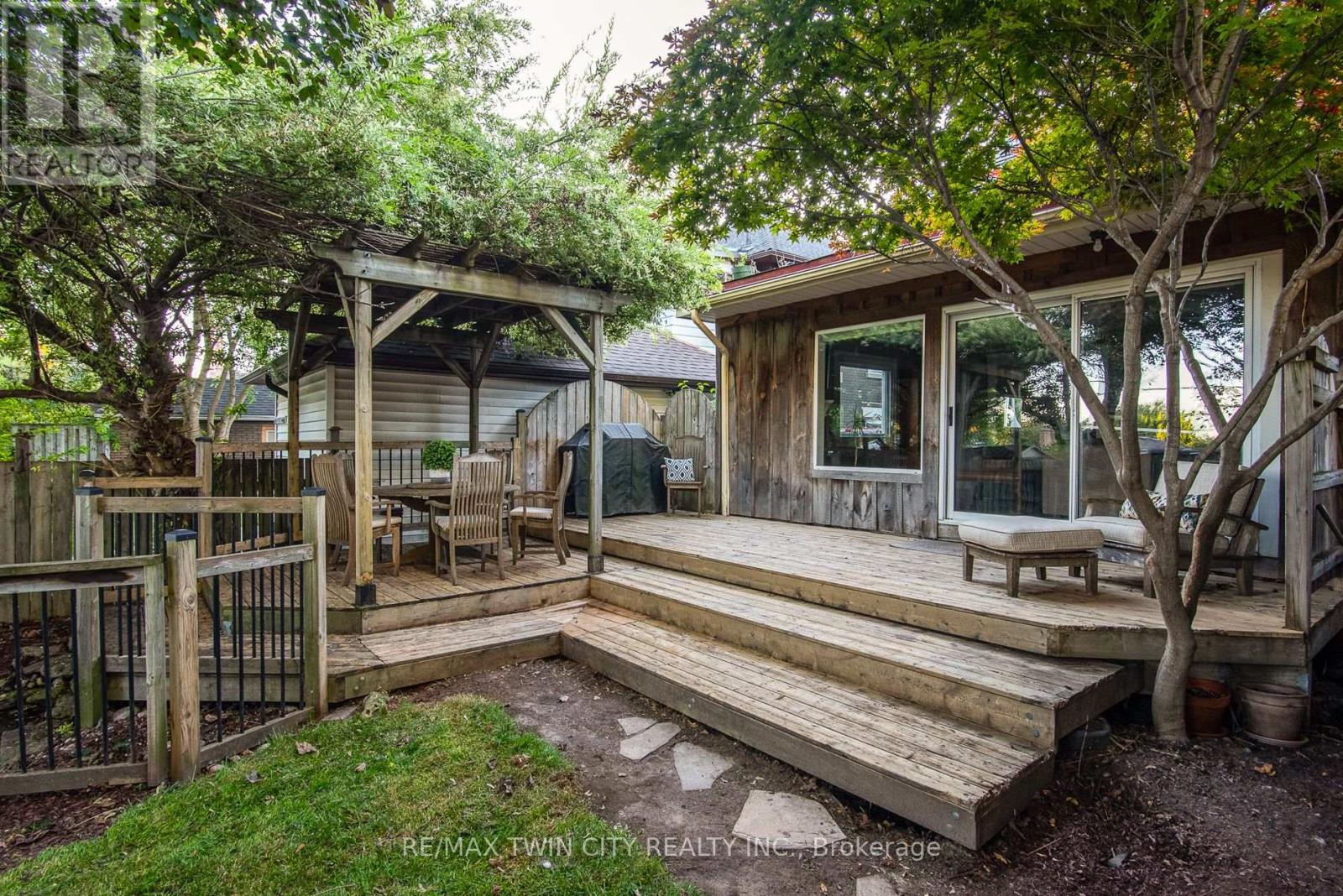 839 QUEENS BOULEVARD