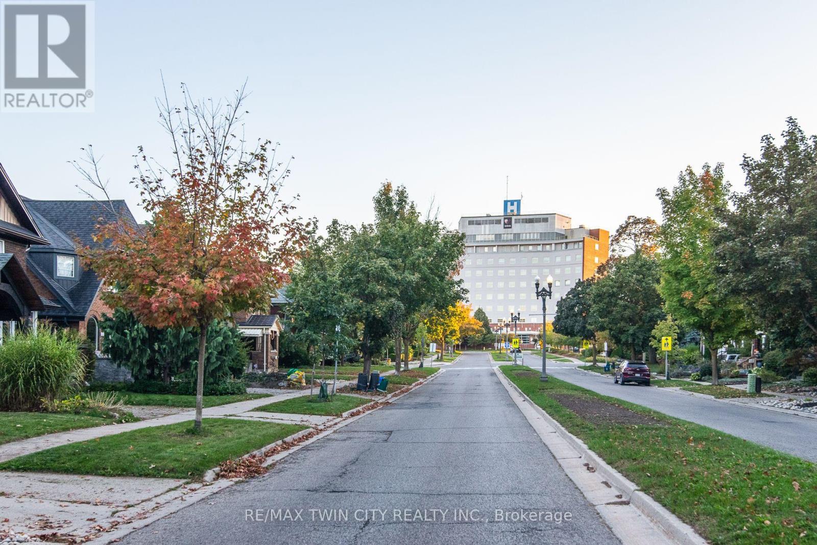 839 QUEENS BOULEVARD