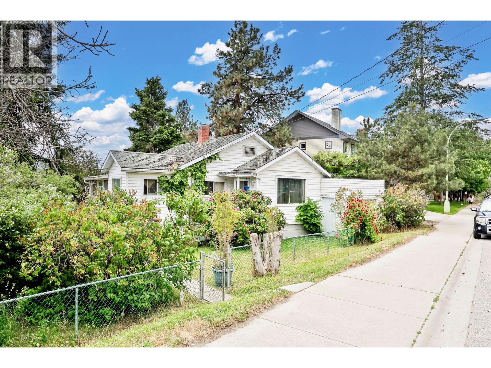 2571 & 2573 Hebert Road