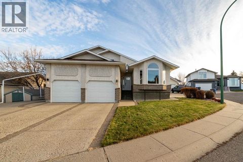 11 Redwood Place SE Medicine Hat AB T1B4A1