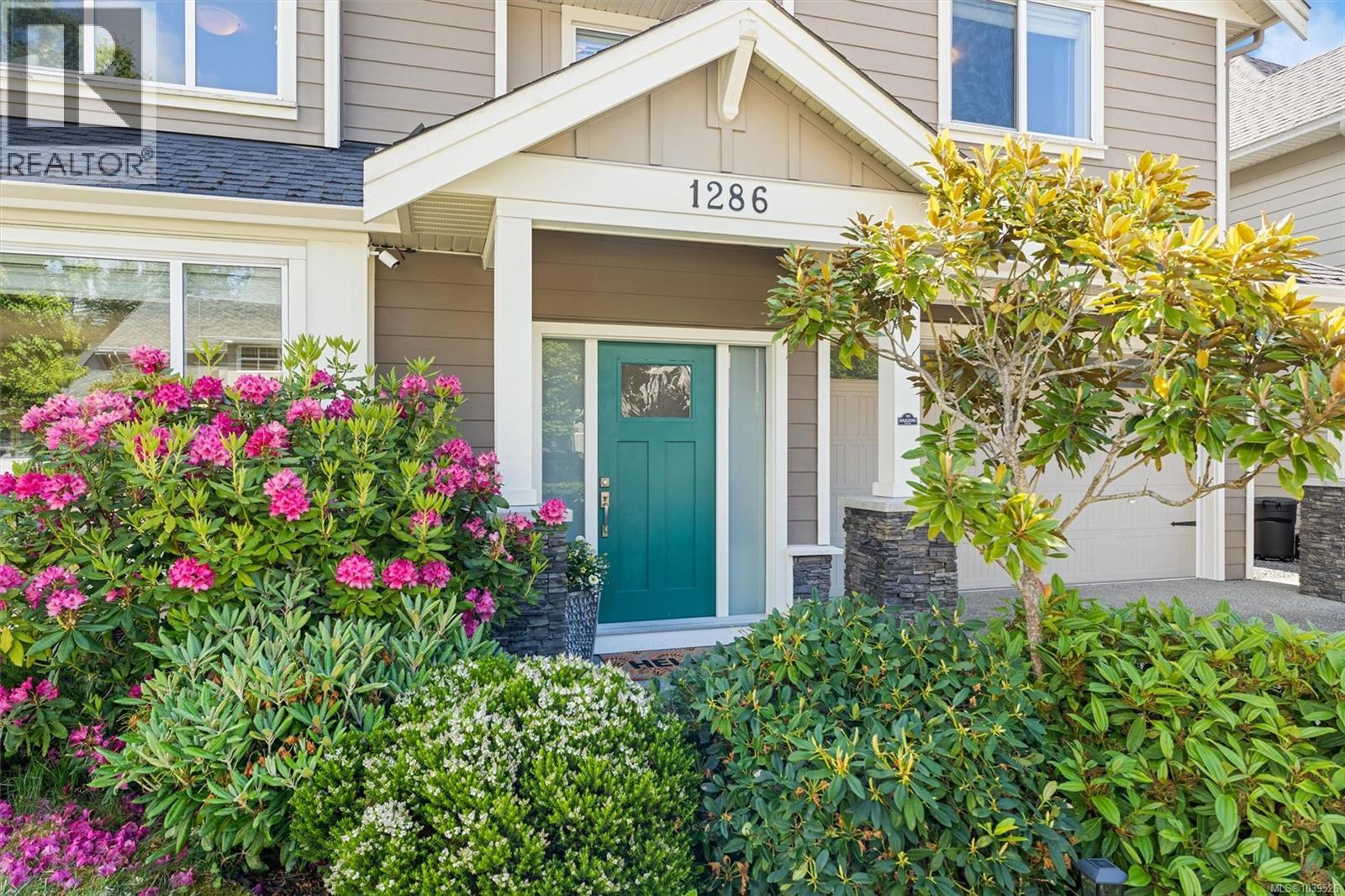 1286 McLeod Pl