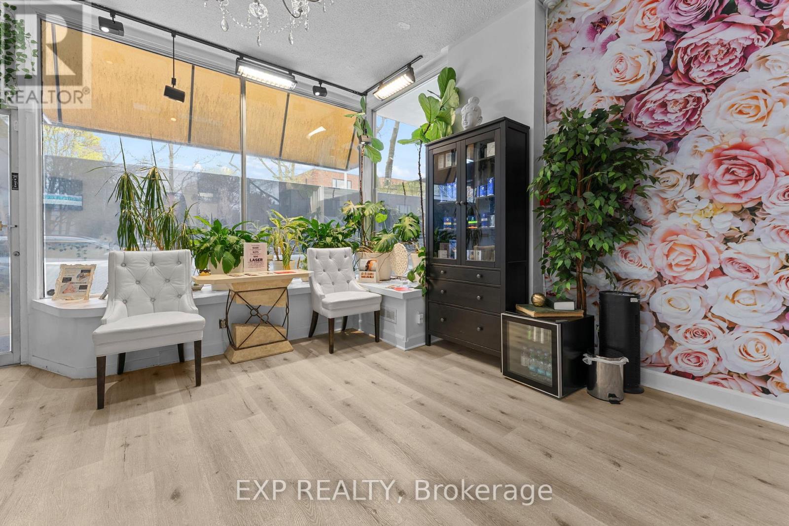 213 LAKESHORE ROAD E