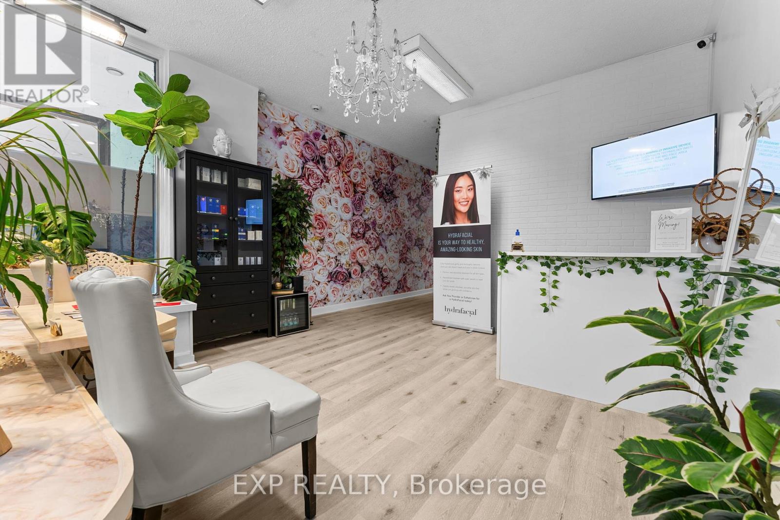 213 LAKESHORE ROAD E