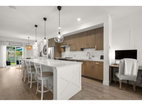 3 34230 ELMWOOD DRIVE Abbotsford BC V2S0J1