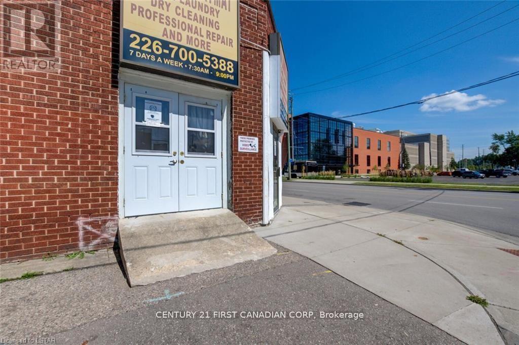 1062 - 1066 DUNDAS STREET E