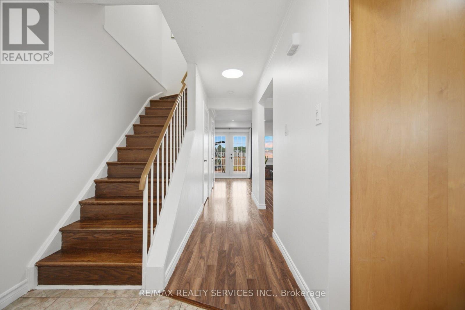 18 GOLD PINE COURT