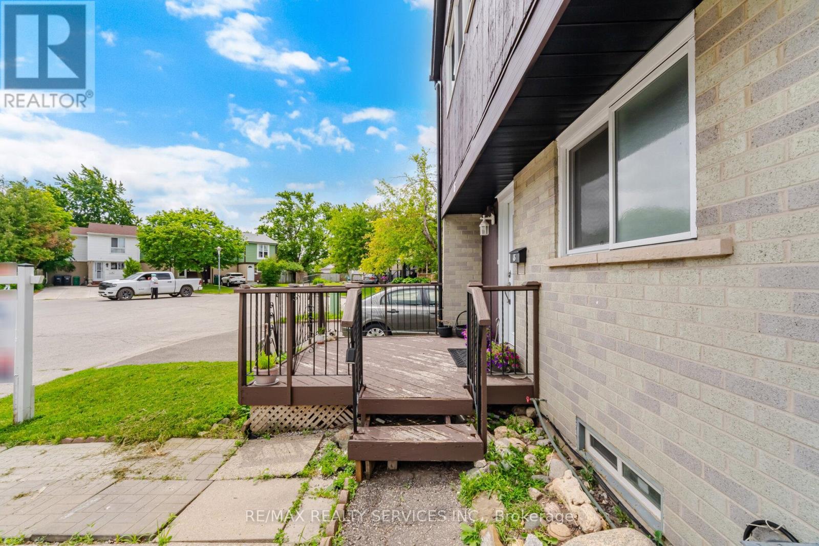 18 GOLD PINE COURT