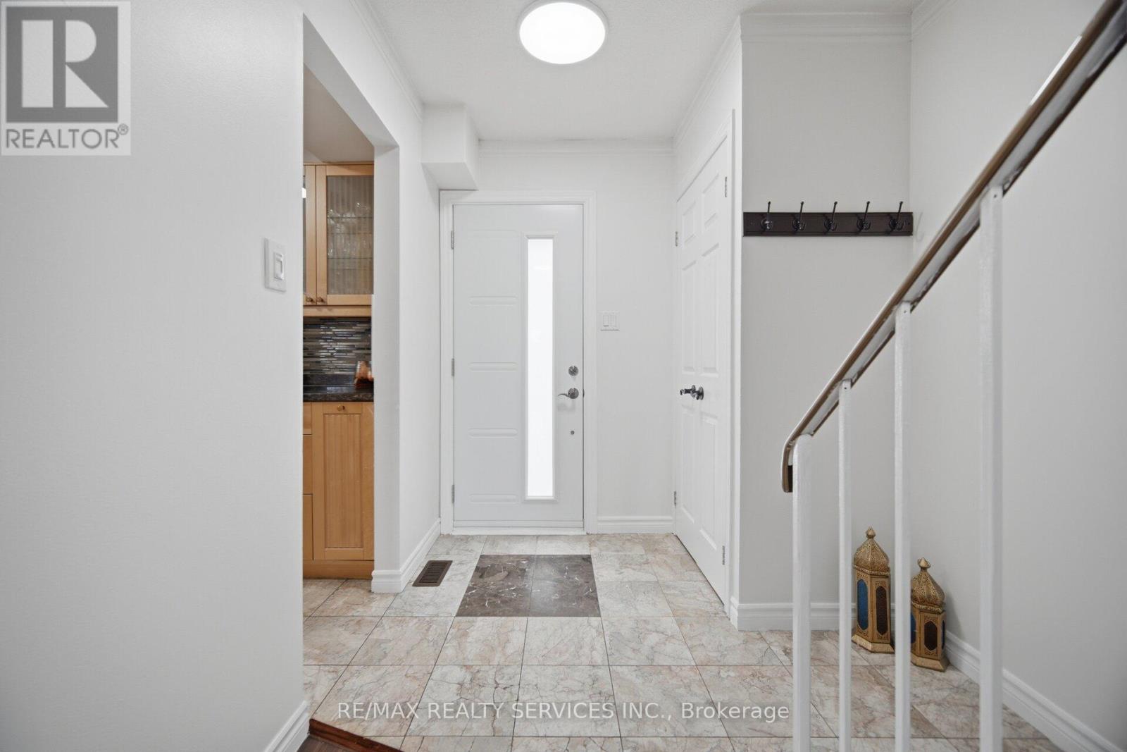 18 GOLD PINE COURT