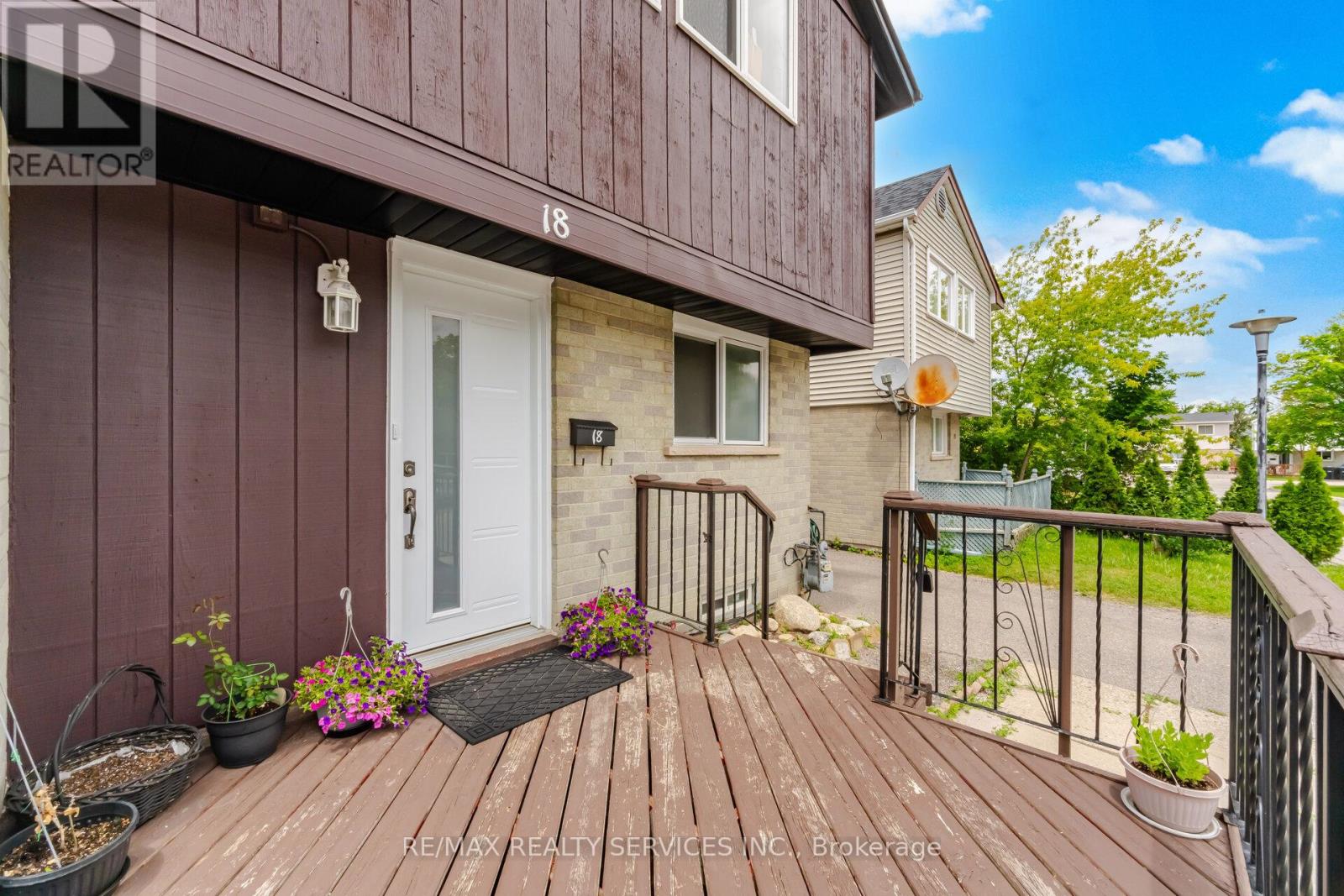 18 GOLD PINE COURT