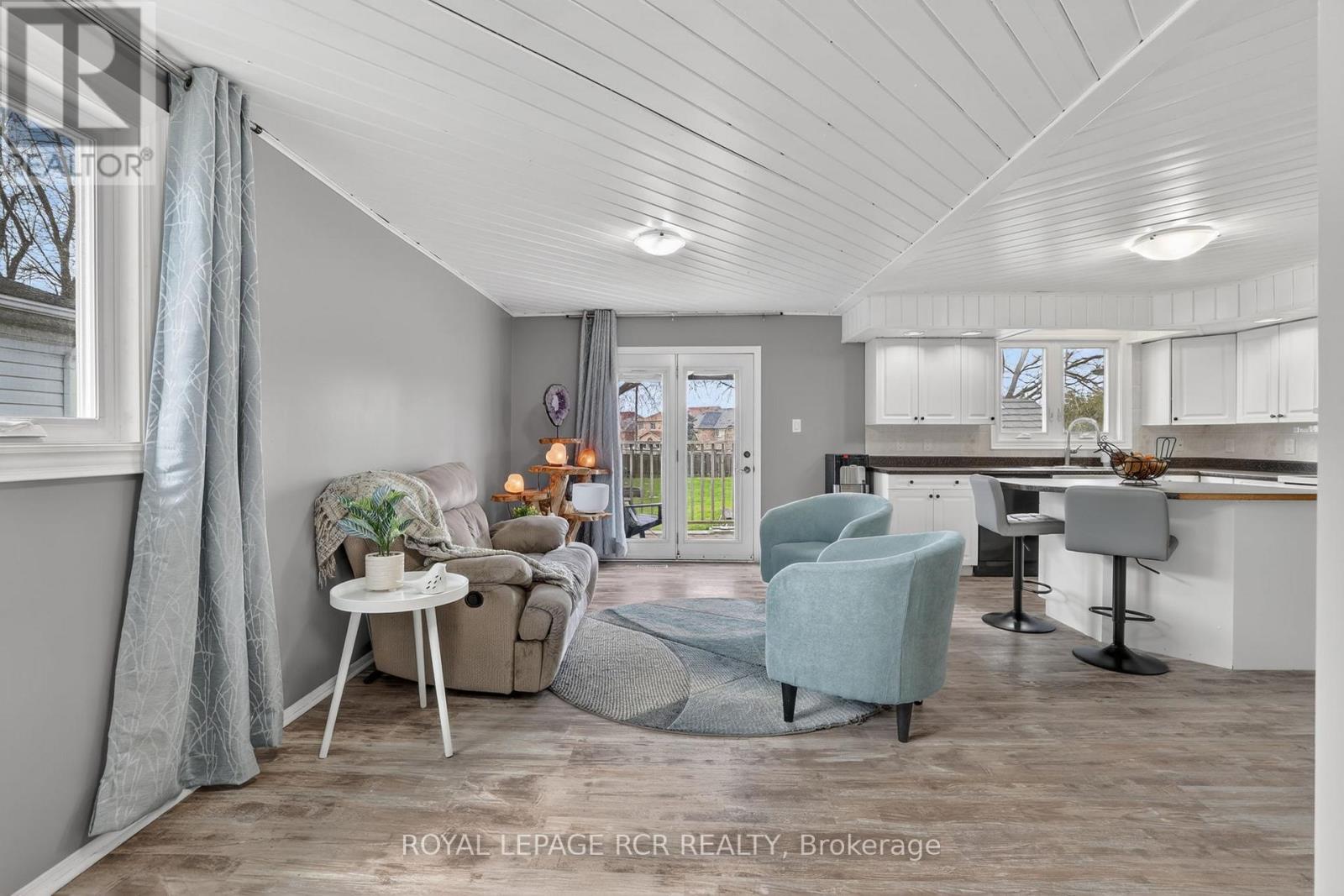 296 WHITEHEAD CRESCENT