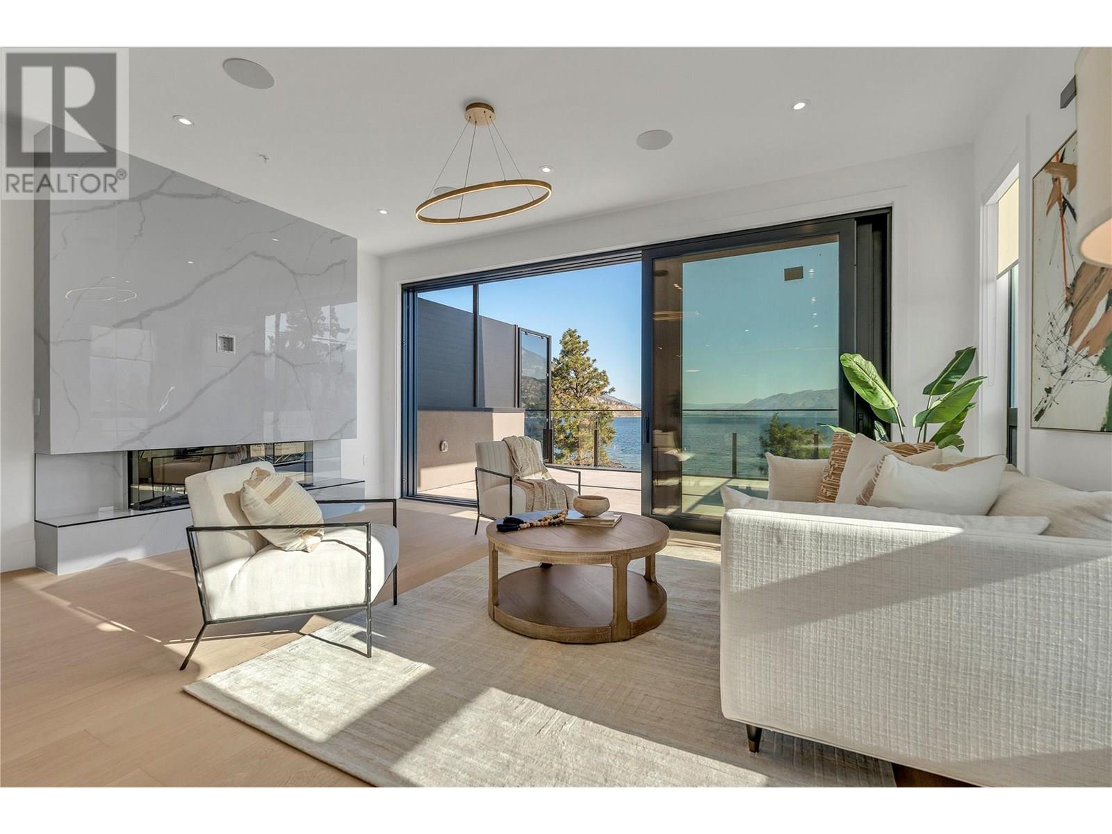 602 Lakeshore Drive Unit# 401