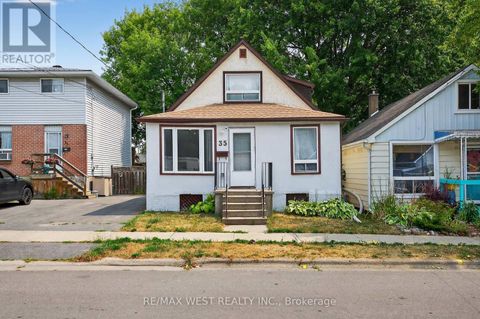 35 KINGSCOURT AVENUE Kingston (East of Sir John A. Blvd) ON K7K4N6