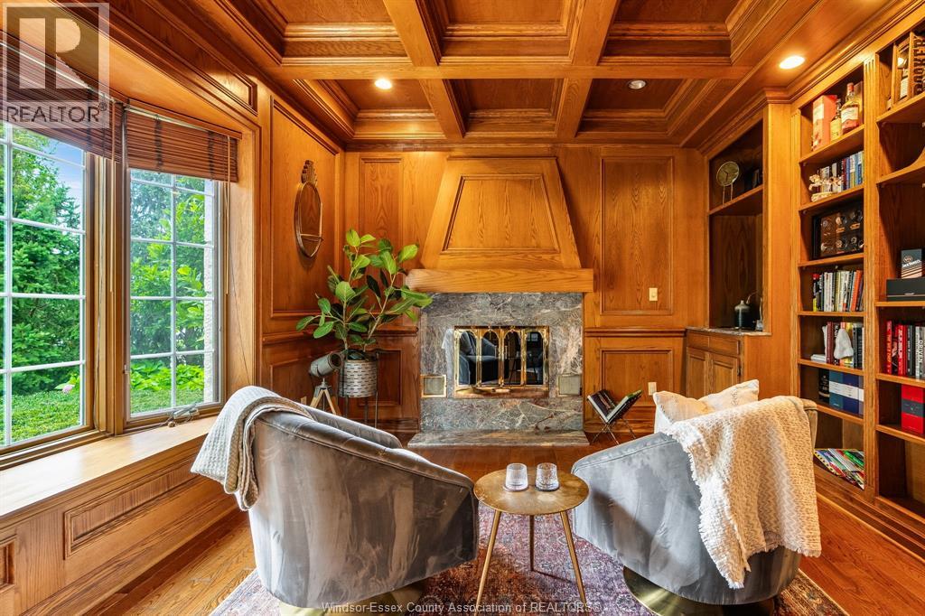 323 TALBOT STREET South