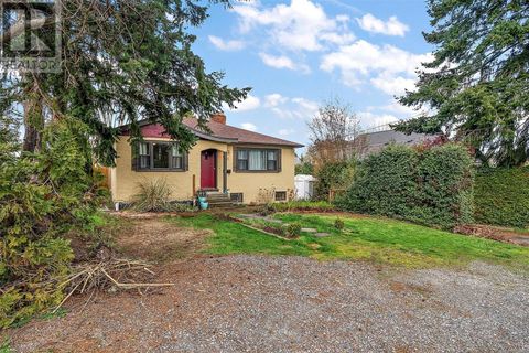 920 Lodge Ave Saanich BC V8X3A8