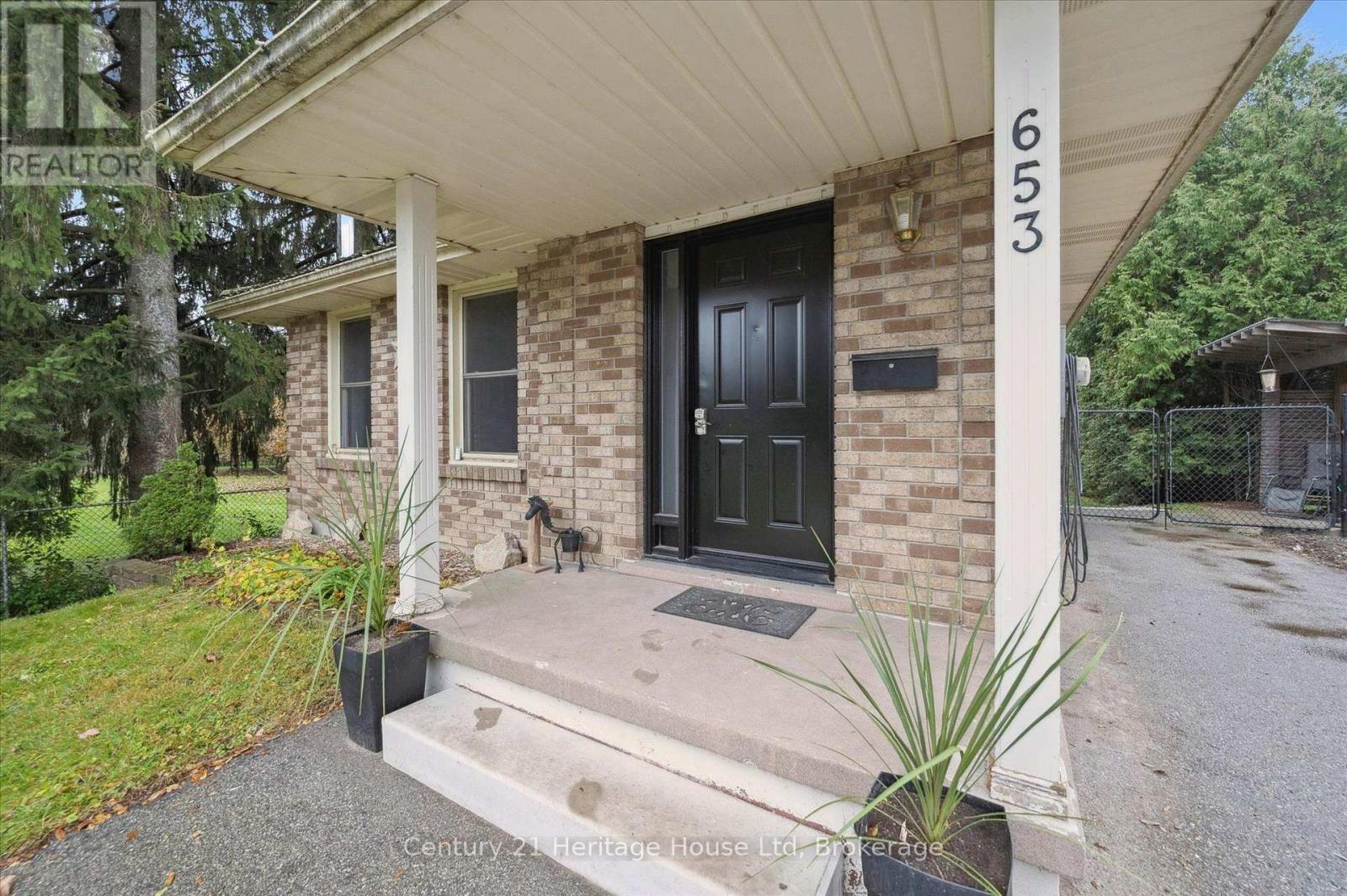 653 PERRY STREET