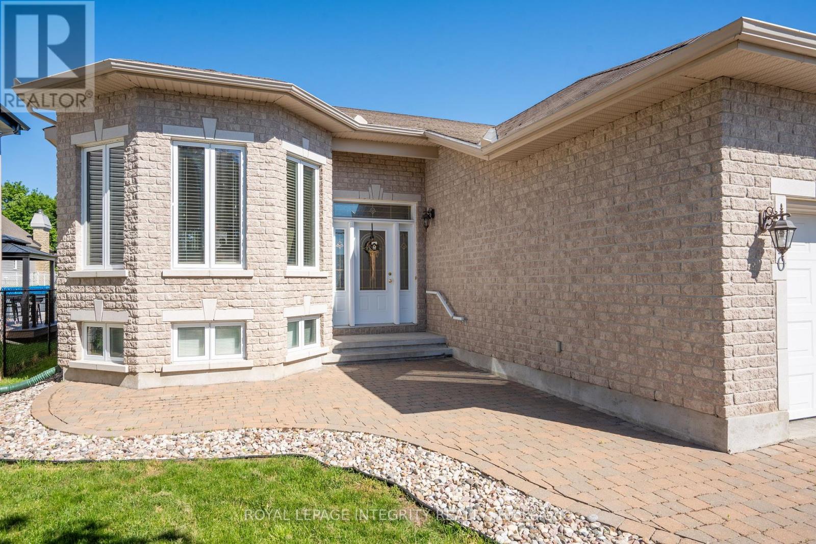 120 JASPER CRESCENT