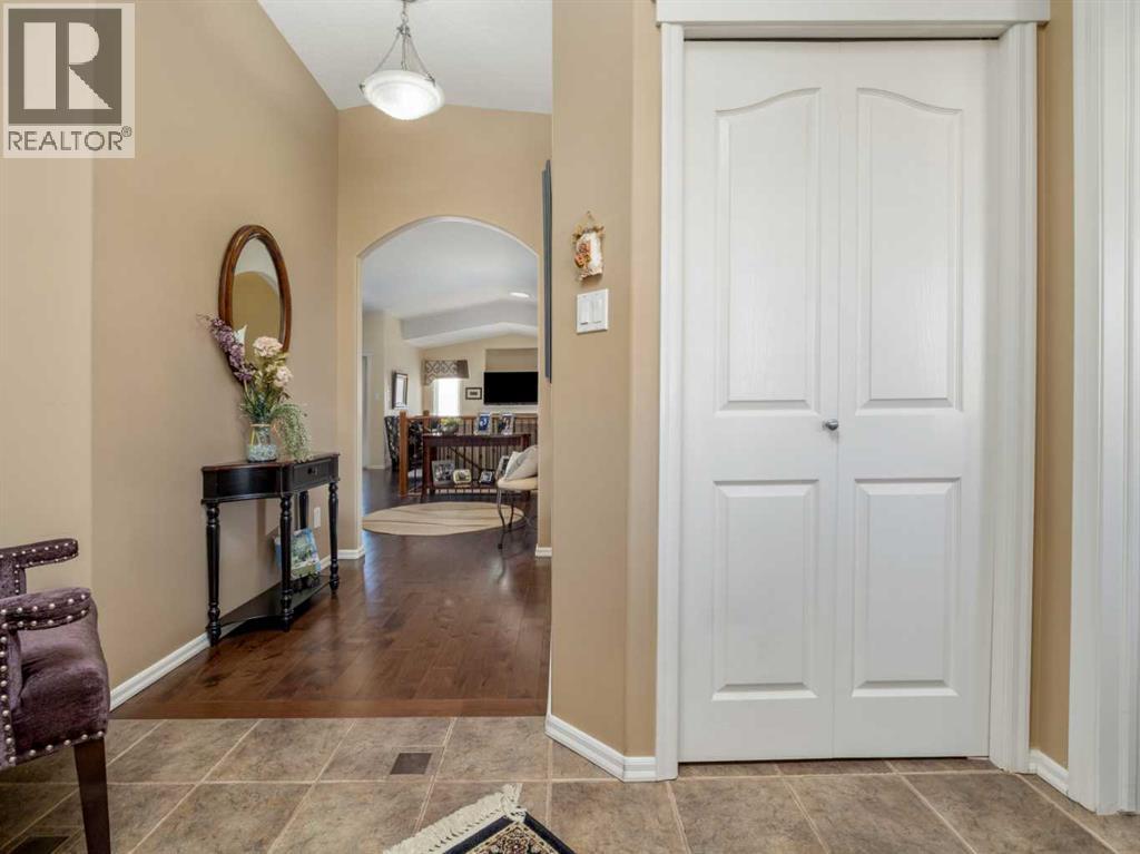 536 Couleesprings Crescent S