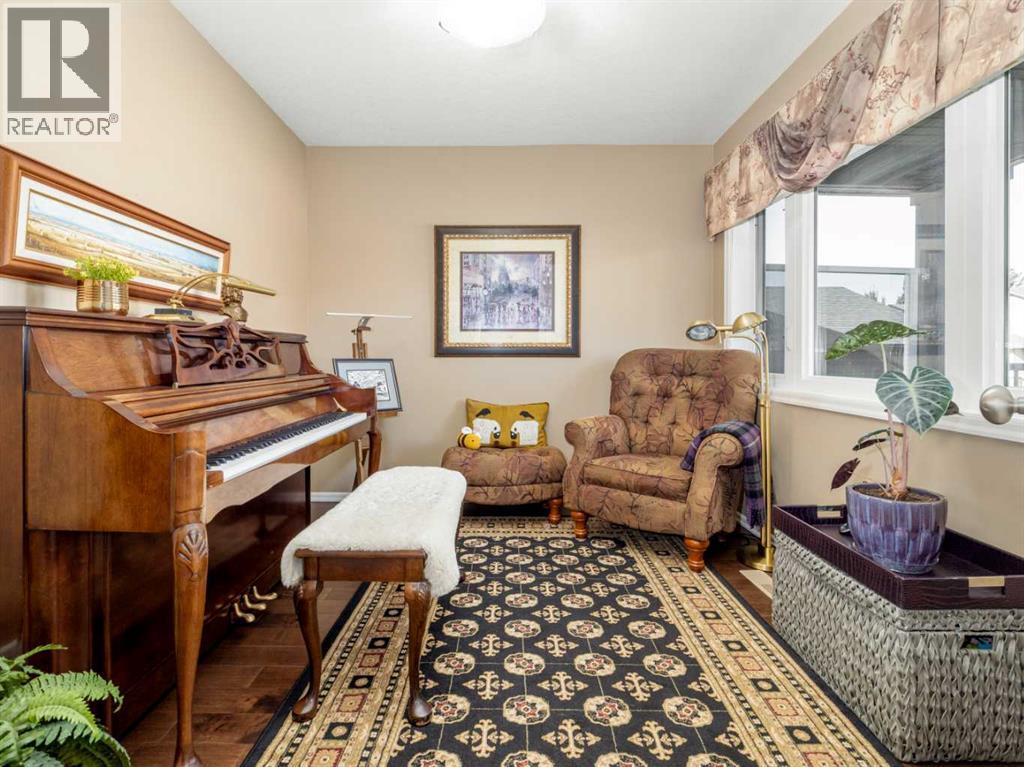 536 Couleesprings Crescent S