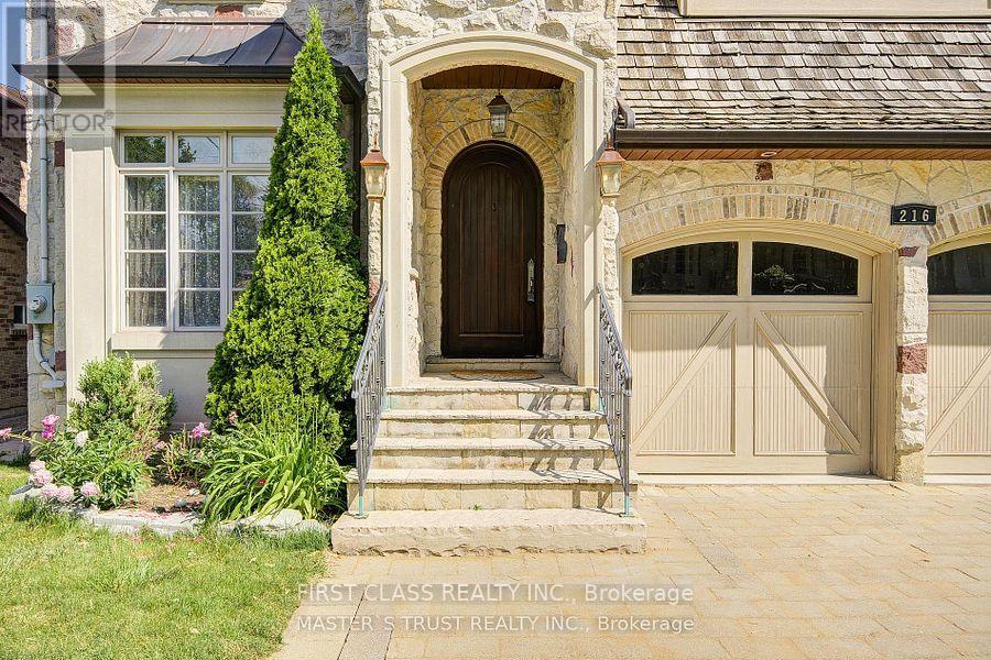 216 PARKVIEW AVENUE