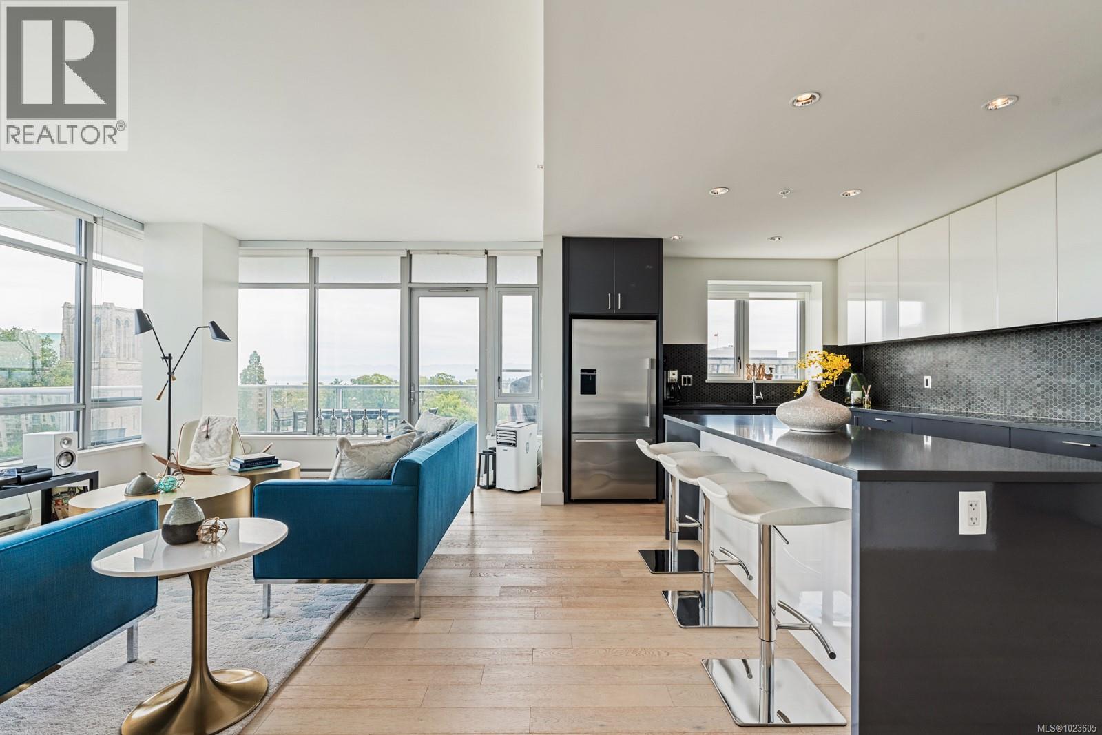 904 838 Broughton St