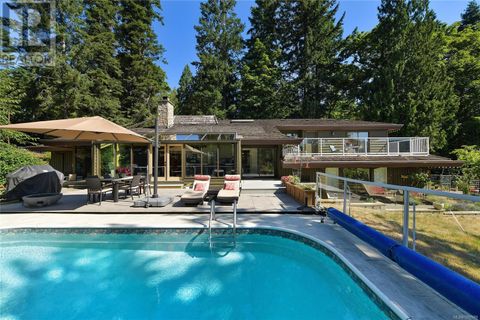821 Dalkeith Ave North Saanich BC V8L5G7