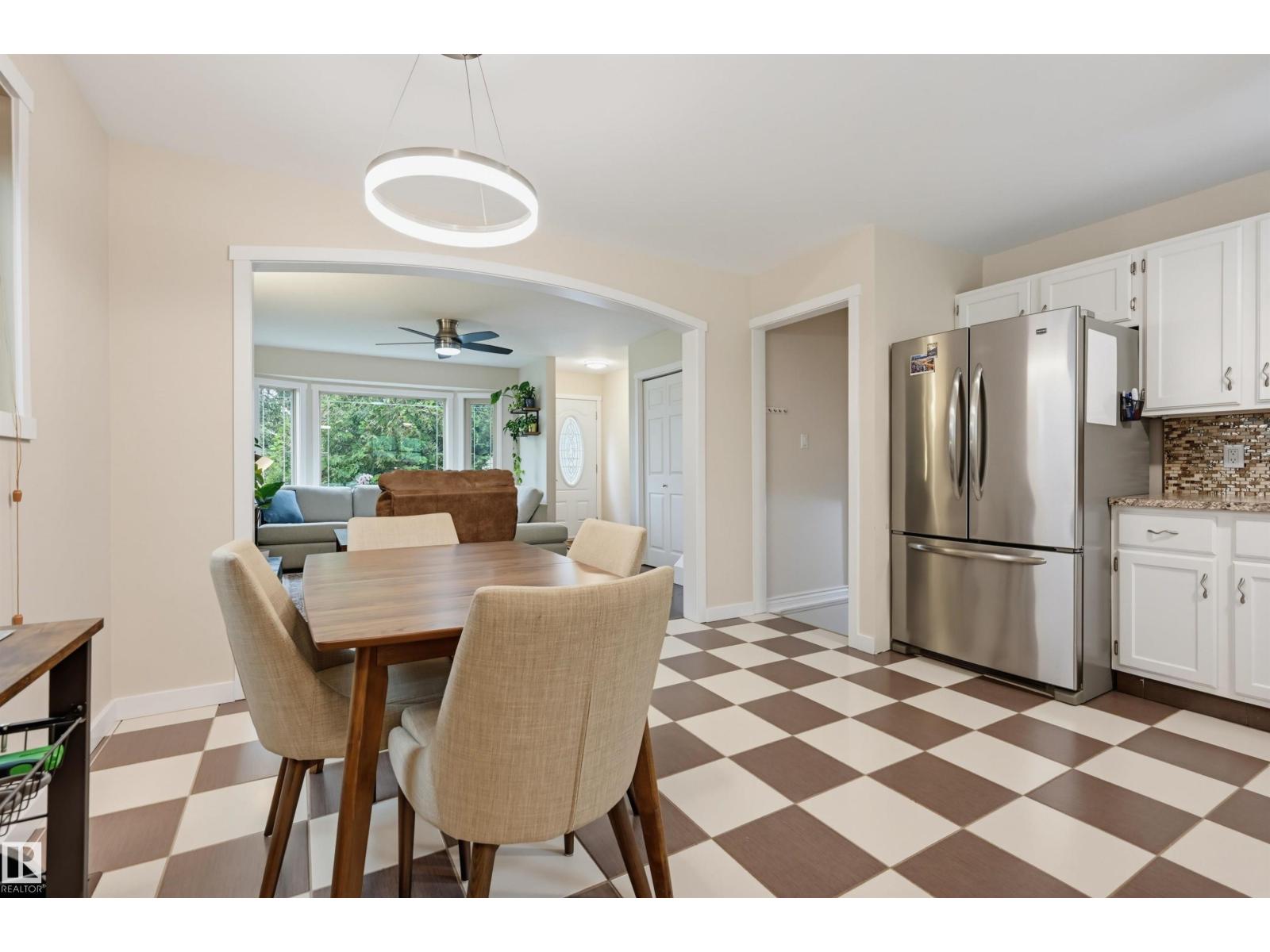 8316 189A ST NW