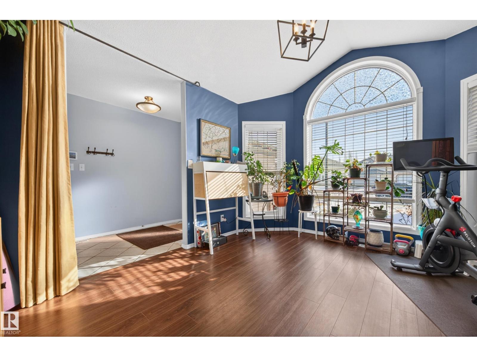 2810 32A ST NW