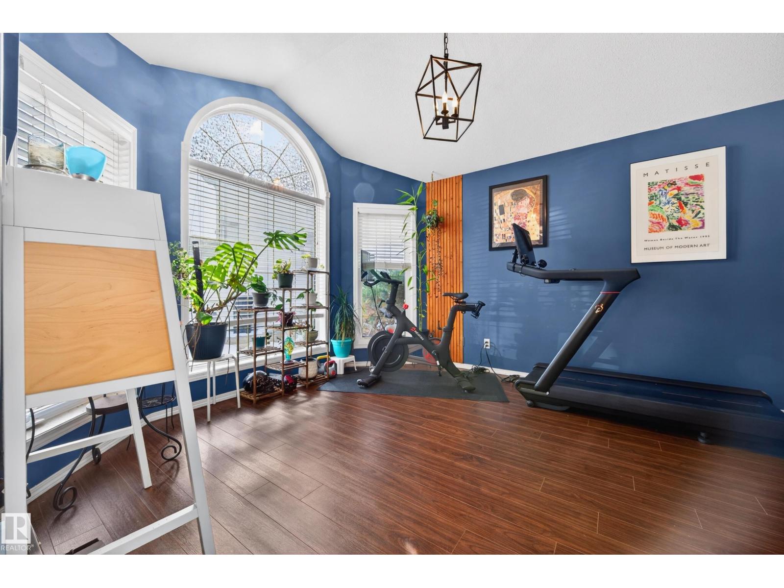 2810 32A ST NW