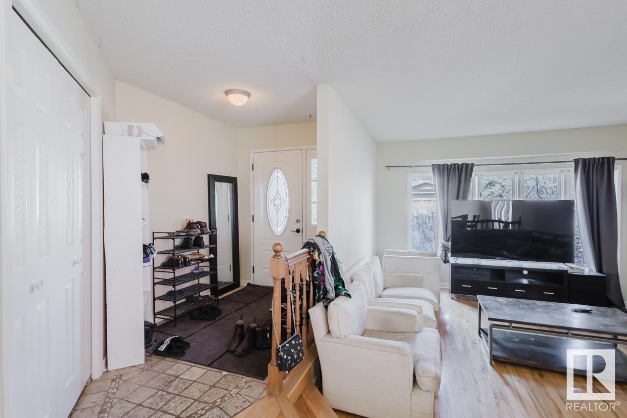 2404 113 ST NW