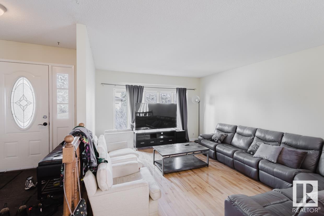 2404 113 ST NW