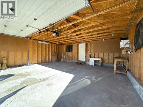 6715 43 Avenue NE Calgary AB T1Y5N9