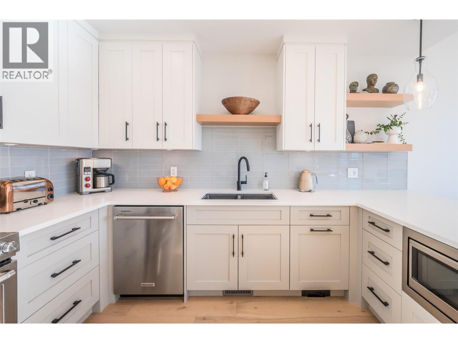 6007 Princess Street