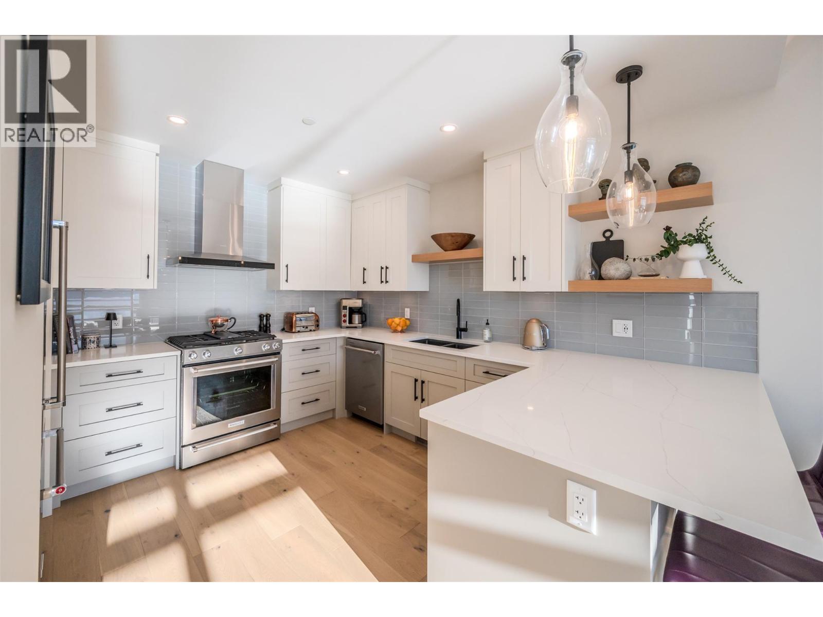 6007 Princess Street