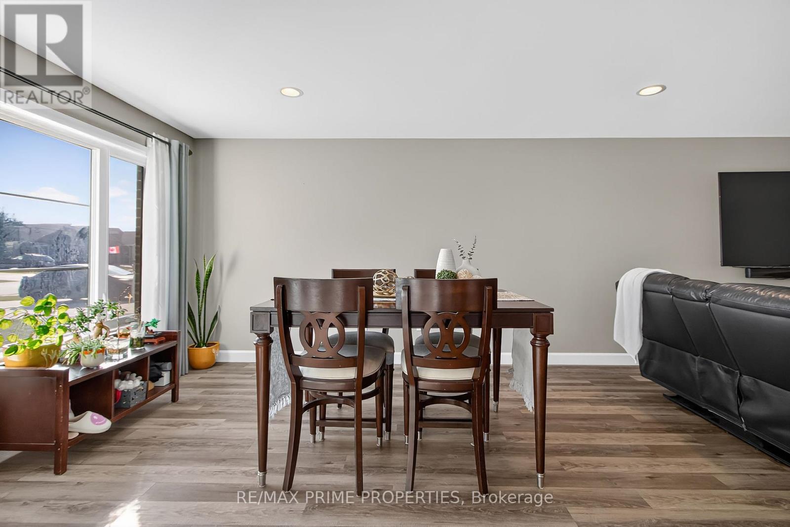 110 MOONSTONE CRESCENT