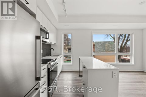 TH13 - 40 ED CLARK GARDENS BOULEVARD Toronto (Weston-Pellam Park) ON M6N0B5