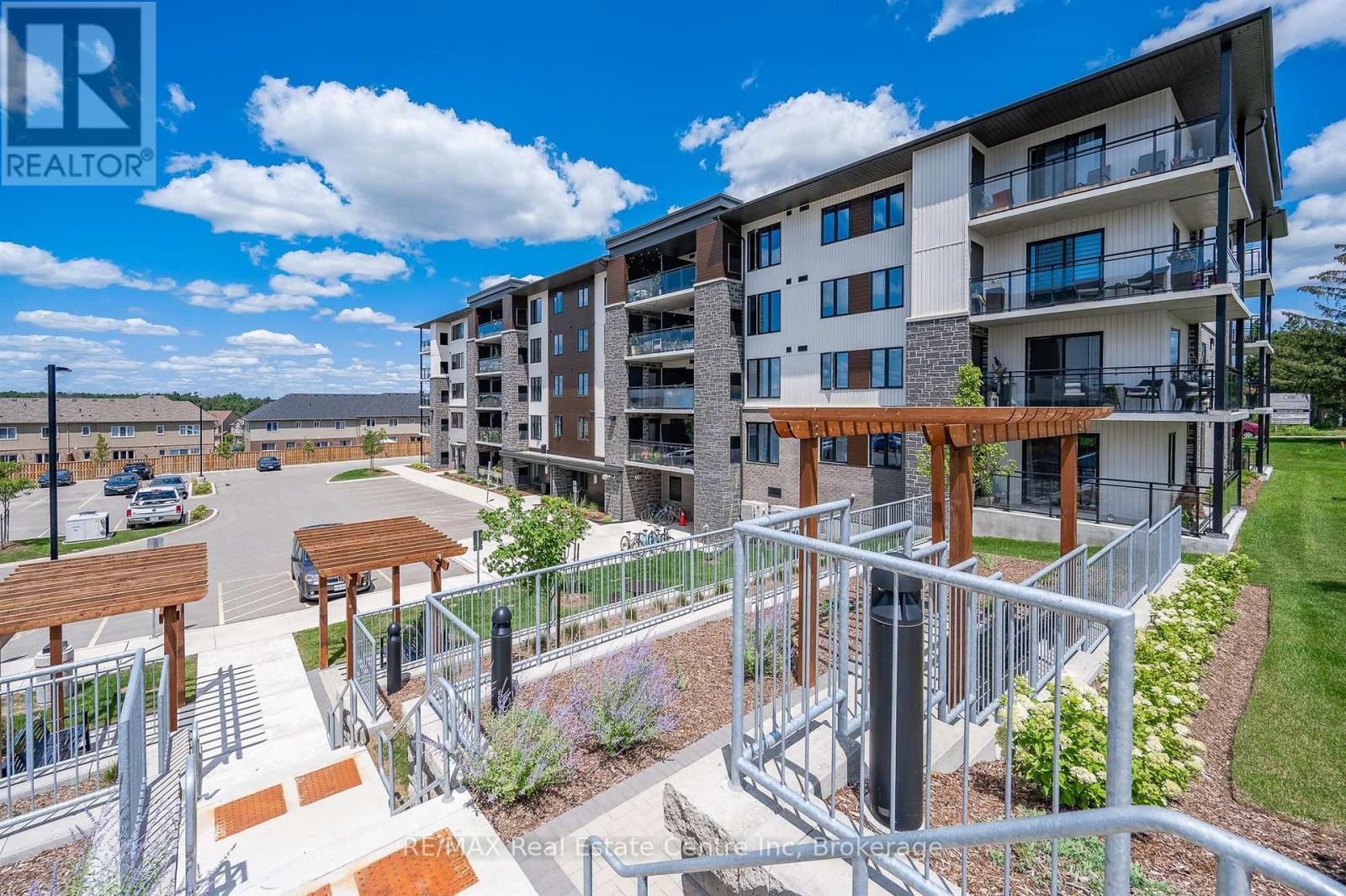 102 - 104 SUMMIT RIDGE DRIVE