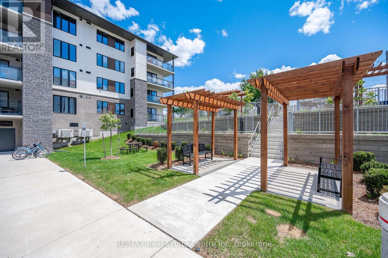 102 - 104 SUMMIT RIDGE DRIVE