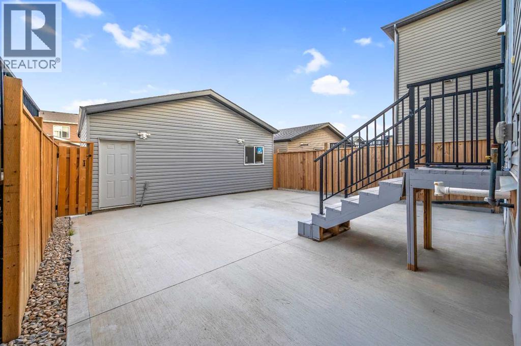 208 Cornergate Row NE