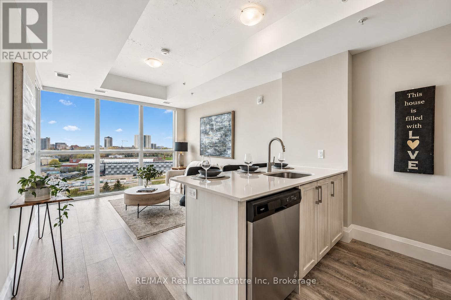 1209 - 108 GARMENT STREET