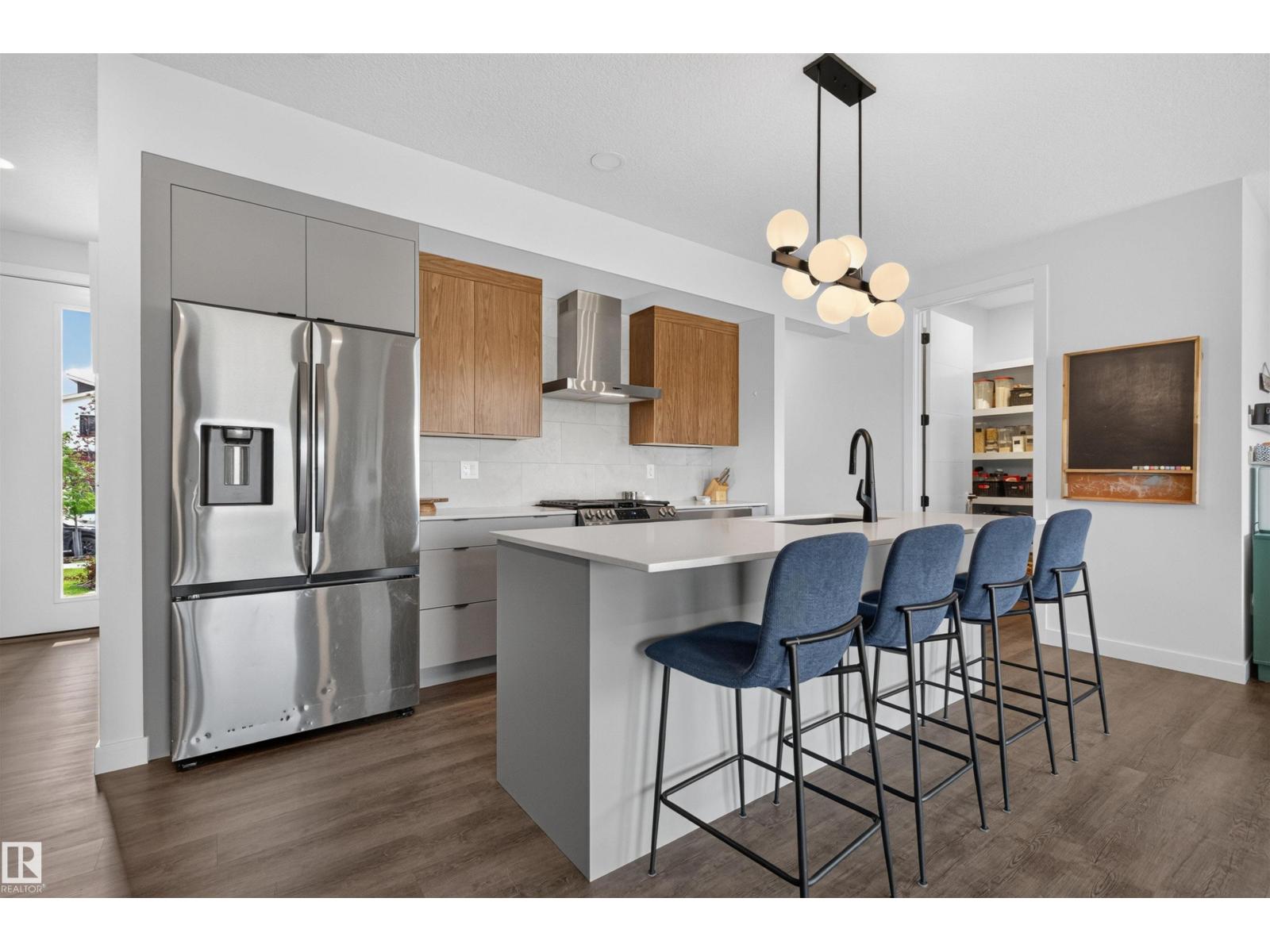 48 EDGEFIELD WY