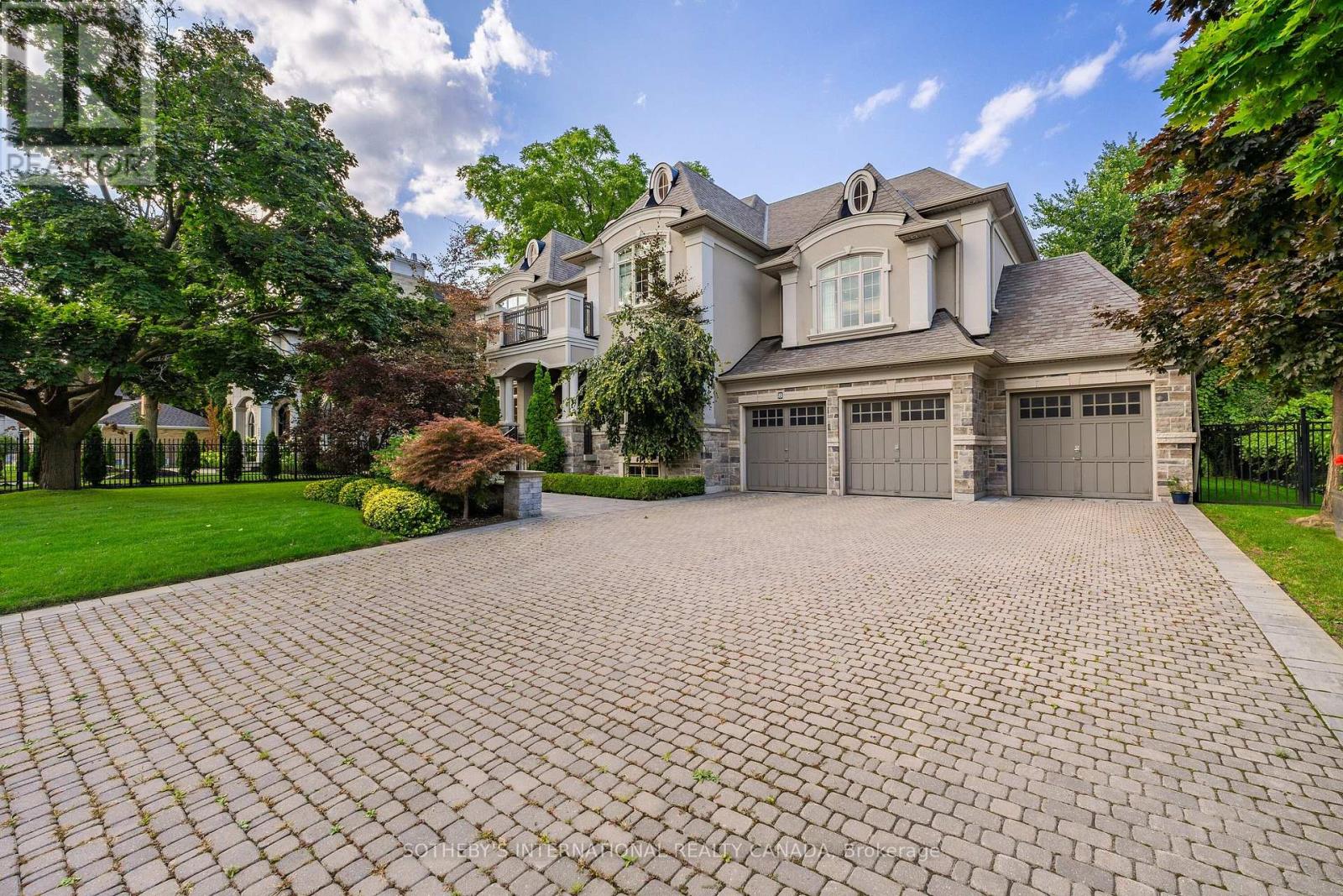 8 THORNHILL AVENUE