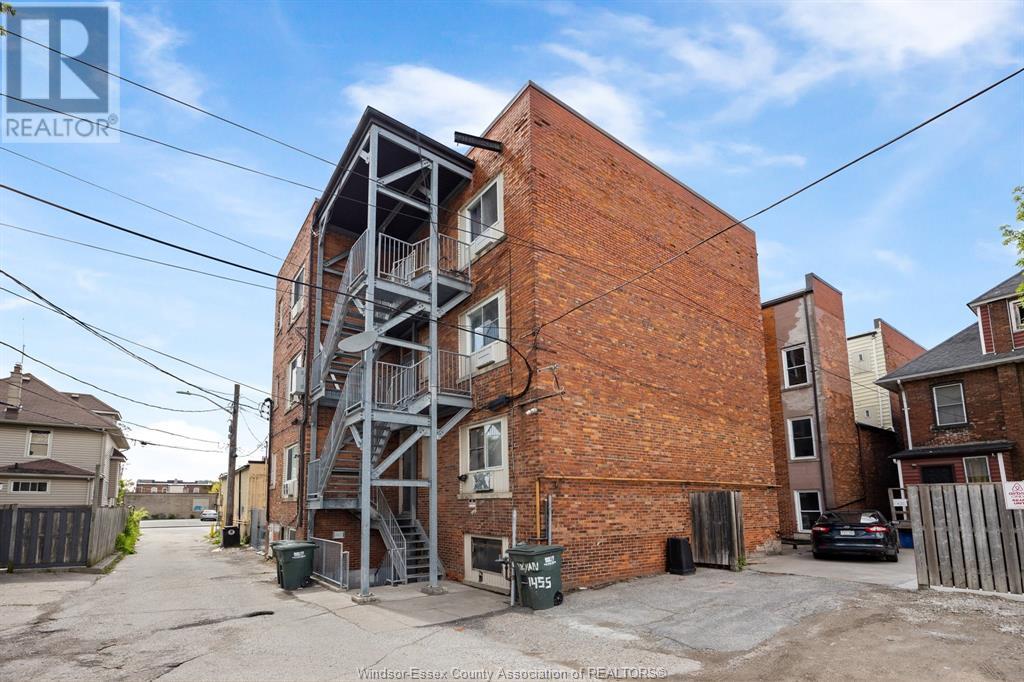 1445 WYANDOTTE STREET East