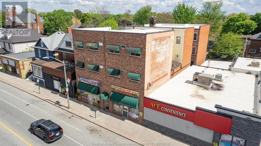 1445 WYANDOTTE STREET East